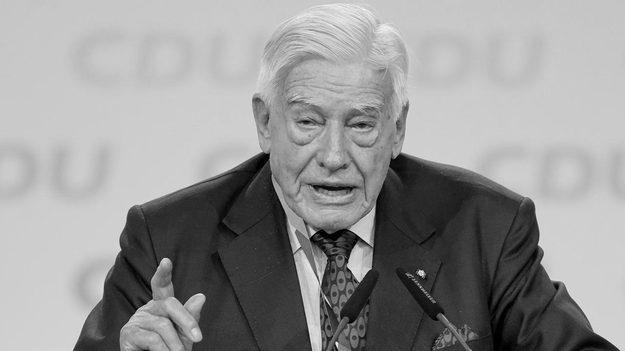 Germany's Ex-Post Minister Schwarz-Schilling Dies: A Look at His Legacy